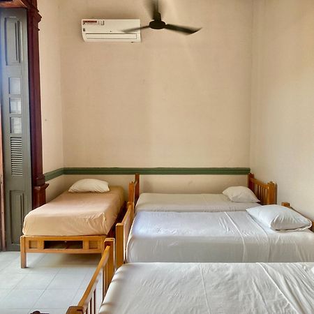 Отель Hostal Zocalo Мерида Экстерьер фото