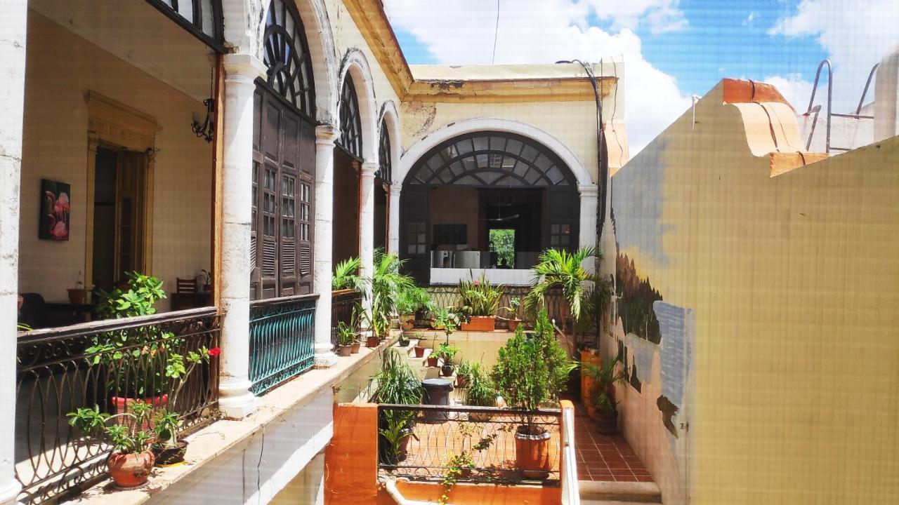 Отель Hostal Zocalo Мерида Экстерьер фото