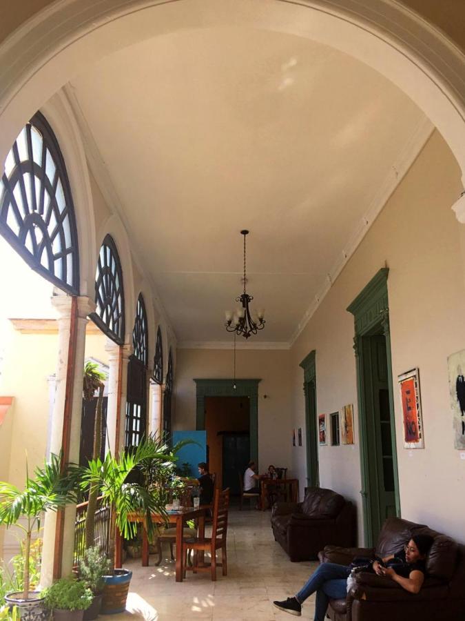 Отель Hostal Zocalo Мерида Экстерьер фото