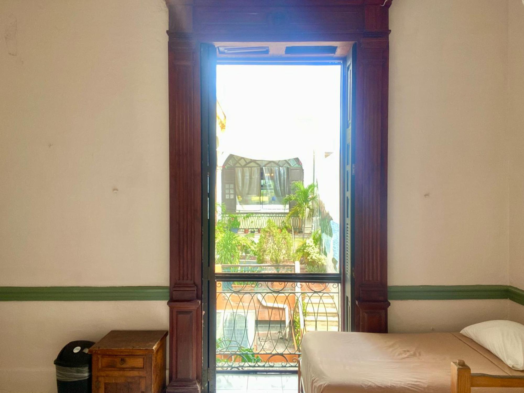 Отель Hostal Zocalo Мерида Экстерьер фото