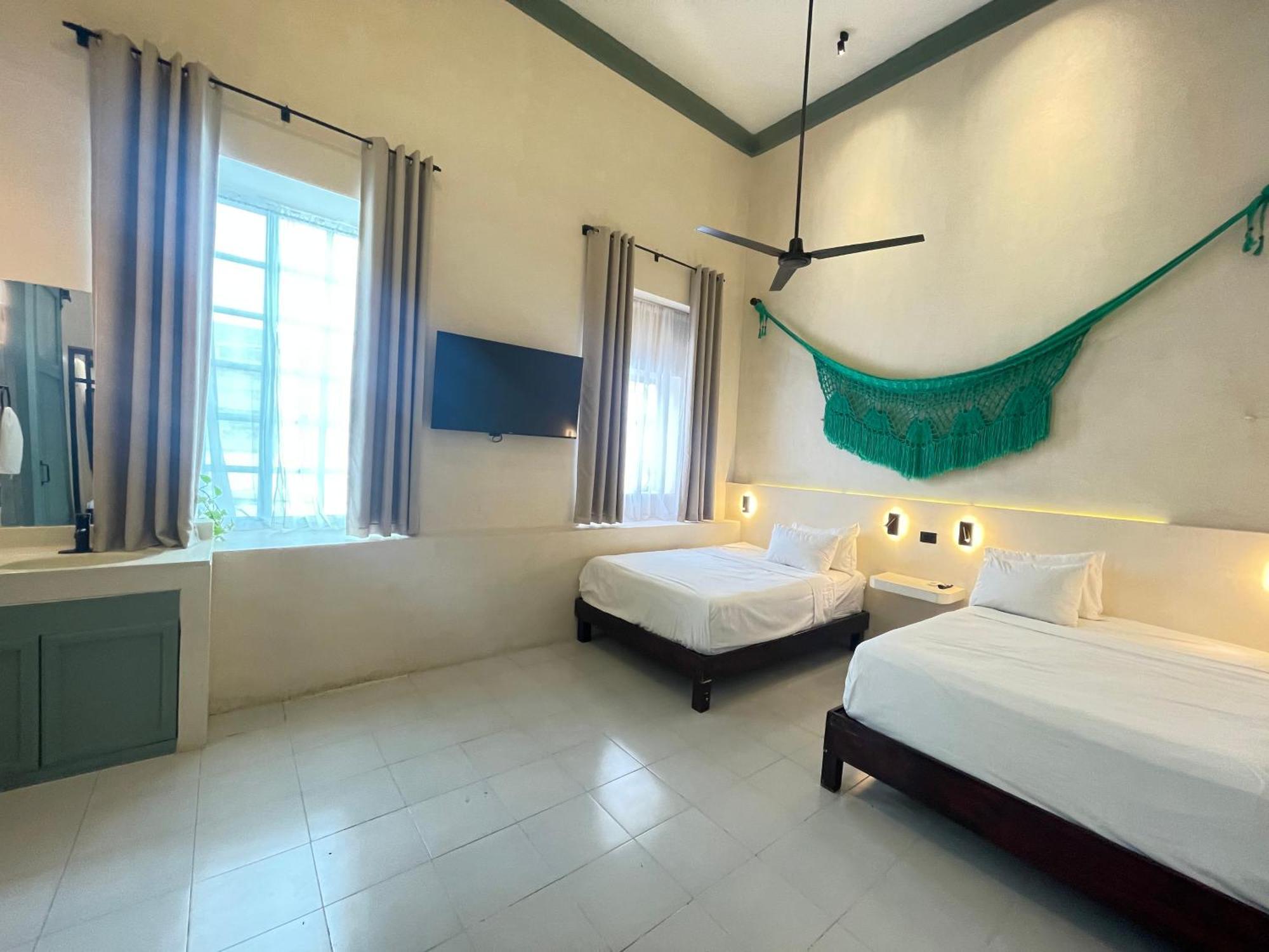 Отель Hostal Zocalo Мерида Экстерьер фото