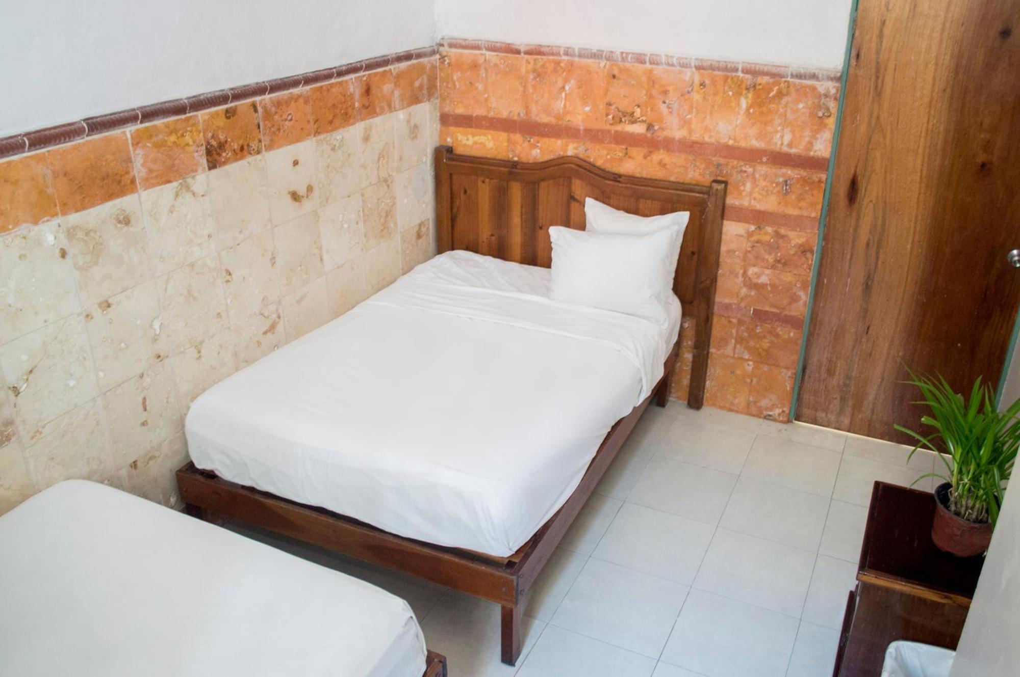 Отель Hostal Zocalo Мерида Экстерьер фото