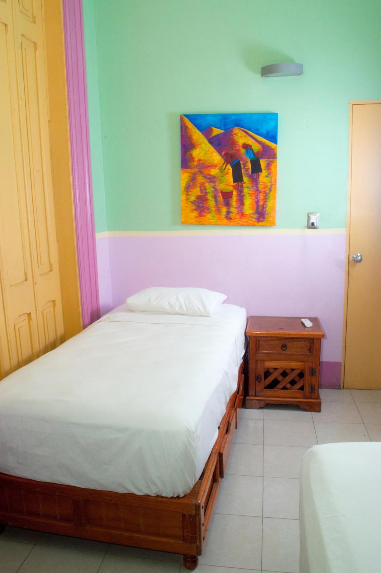 Отель Hostal Zocalo Мерида Экстерьер фото