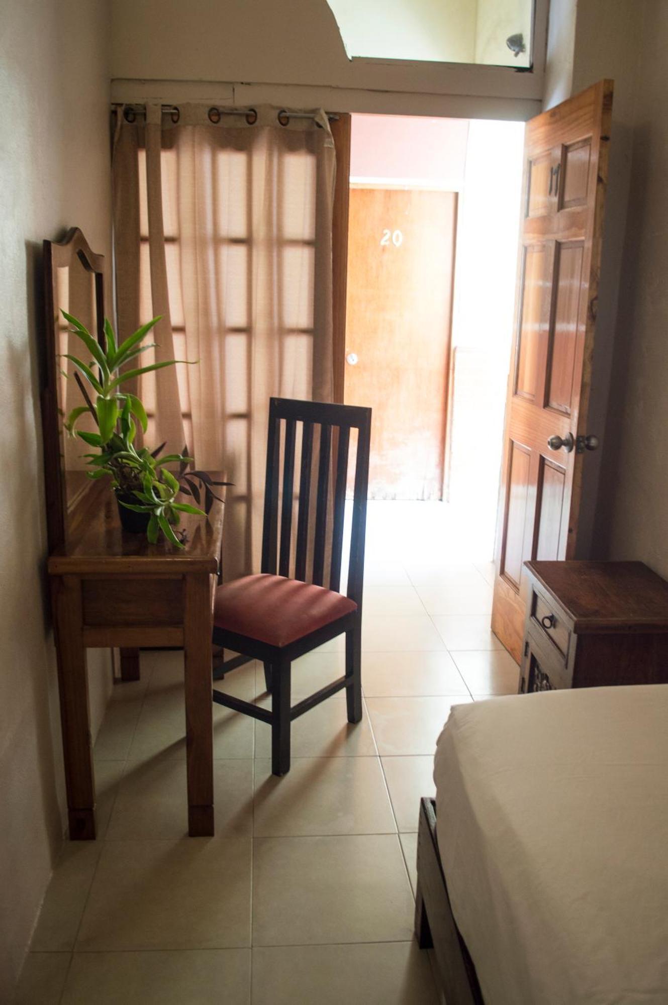 Отель Hostal Zocalo Мерида Экстерьер фото