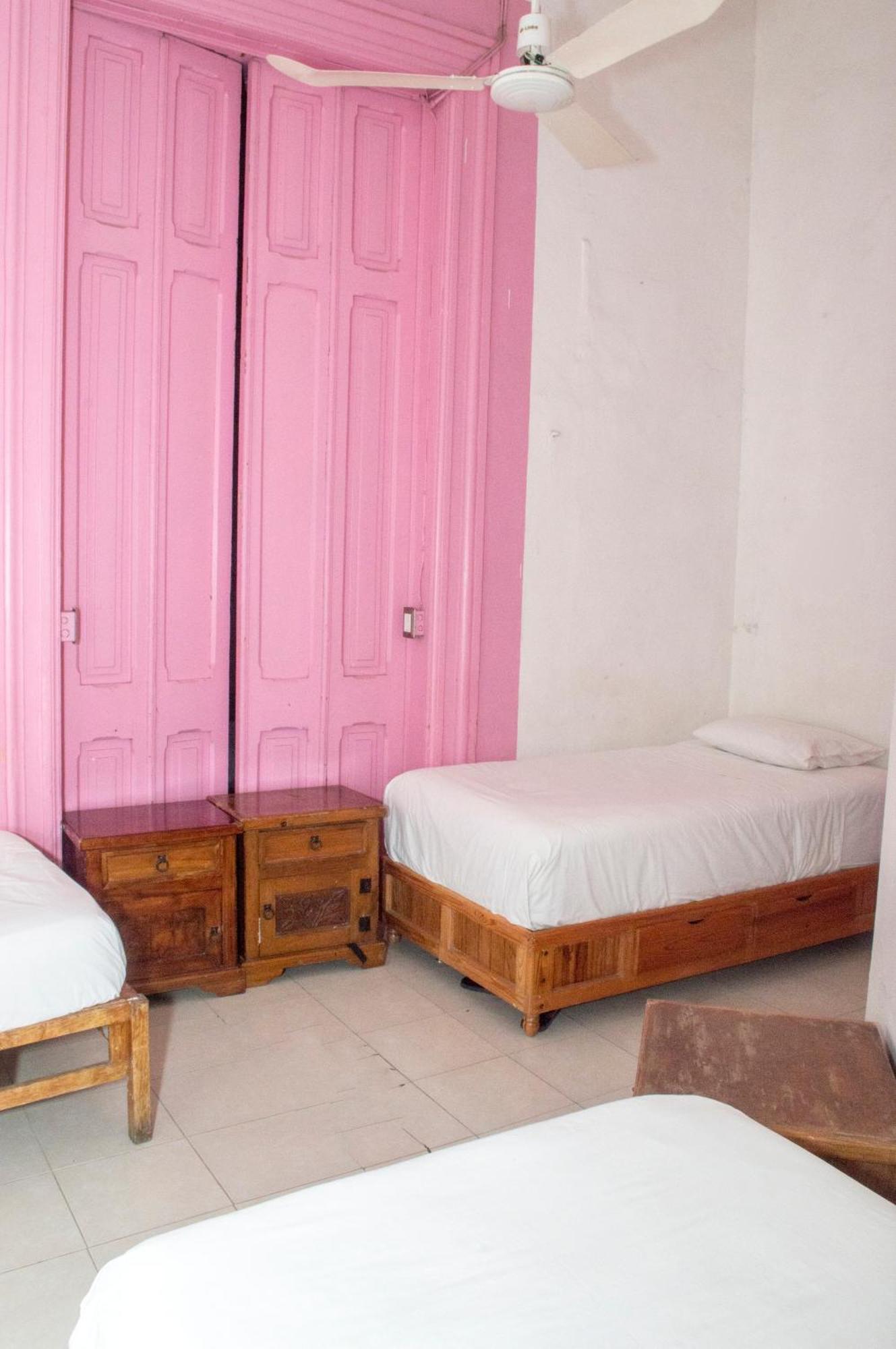 Отель Hostal Zocalo Мерида Экстерьер фото